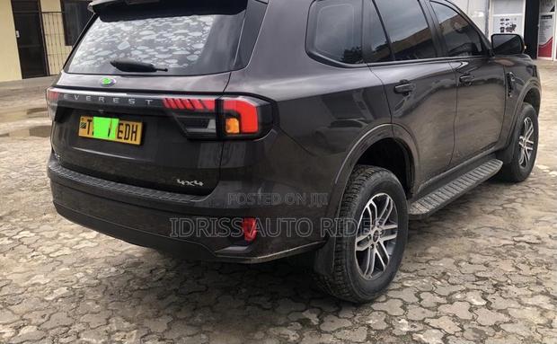 Ford Everest 2023 Black