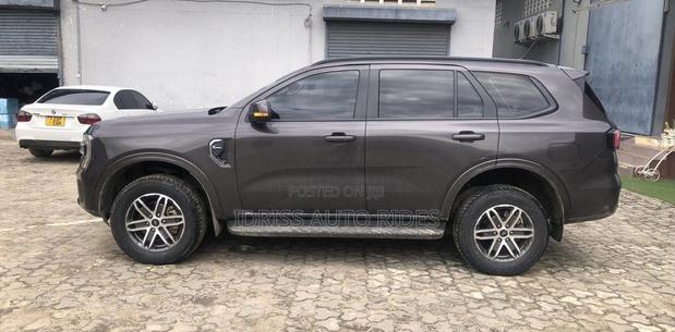 Ford Everest 2023 Black