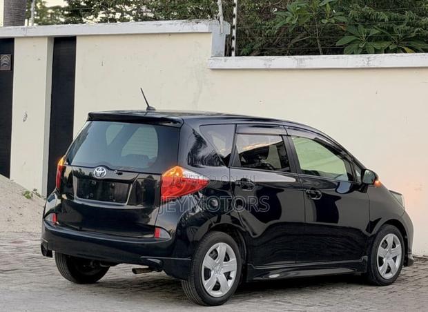 Toyota Ractis 2012 Black