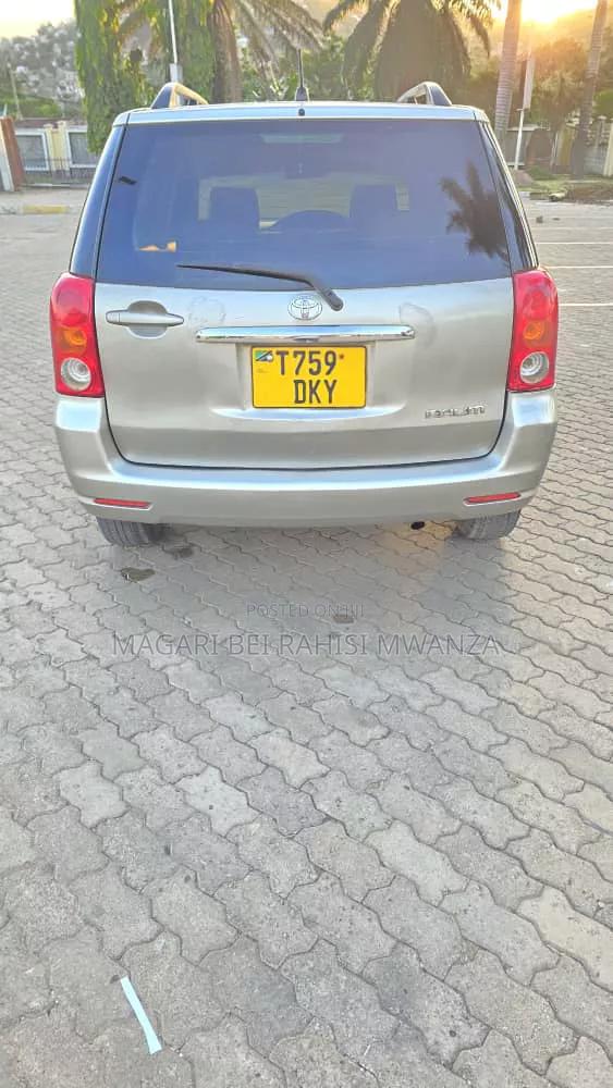 Toyota Raum 2004 Silver