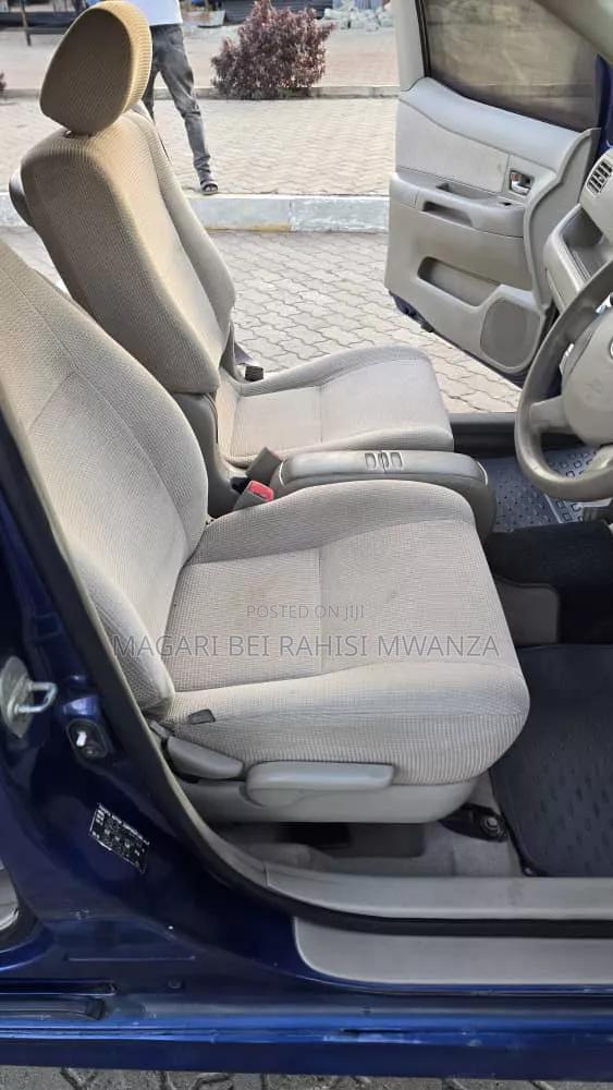 Toyota Raum 2004 Silver