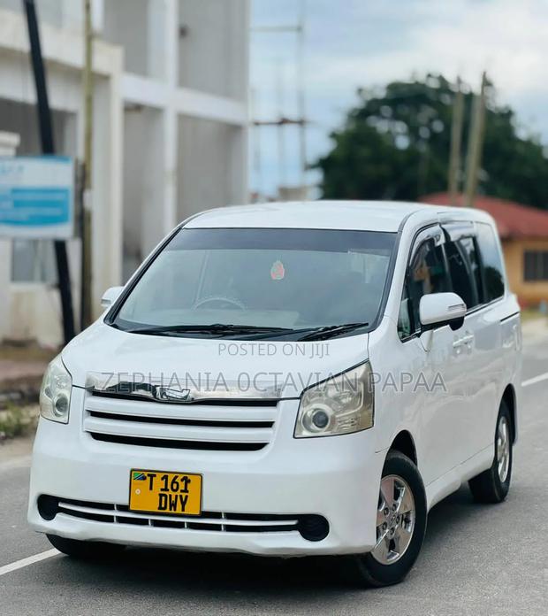 Toyota Noah 2008 White