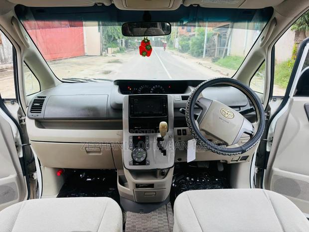 Toyota Noah 2008 White