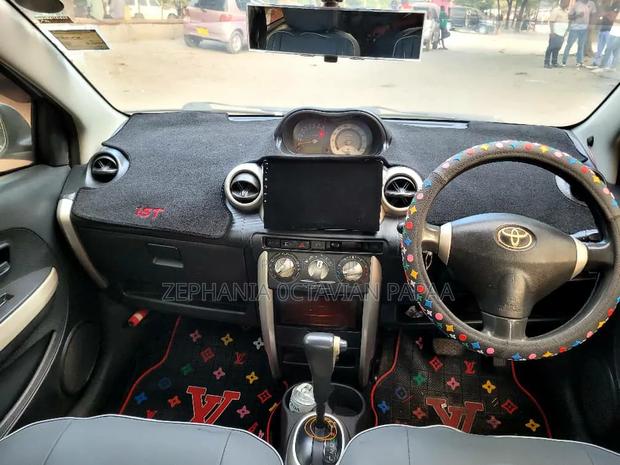 Toyota IST 2004 Silver