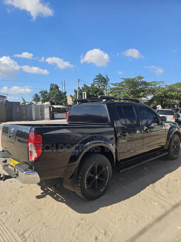 Nissan Navara 2.5 dCi 4x4 2007 Black