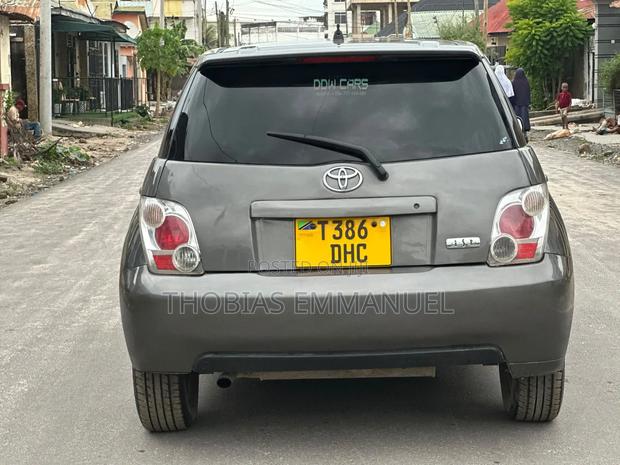 Toyota IST 2025 Beige