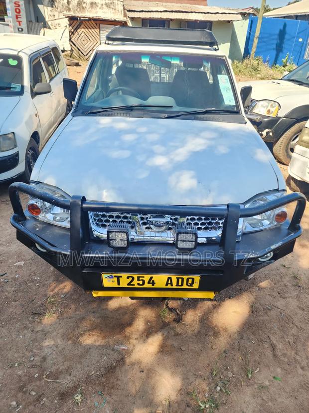 Nissan Hardbody 2000i 2006 White