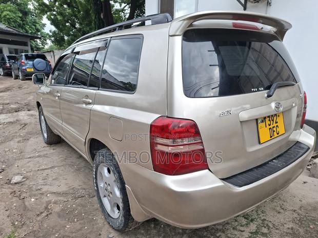 Toyota Kluger 2005 Gold