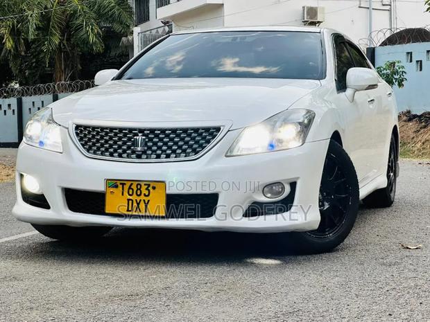 Toyota Crown 2008 White