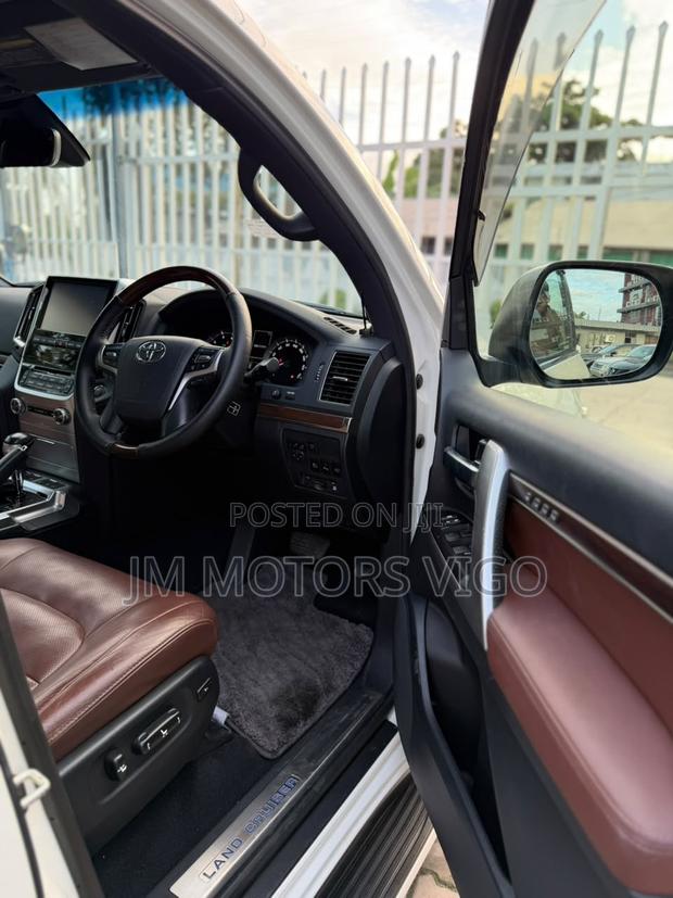 Toyota Land Cruiser 2017 Pearl