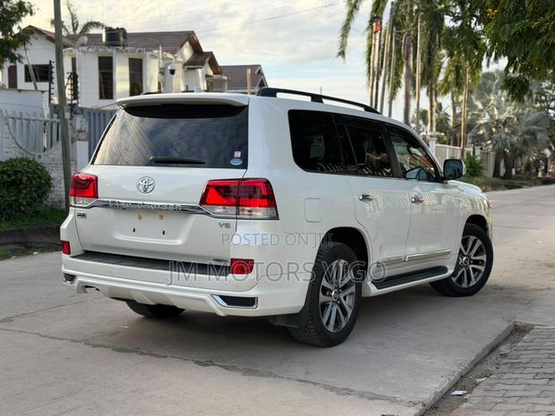Toyota Land Cruiser 2017 Pearl