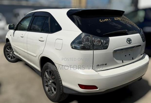 Toyota Harrier 2004 White