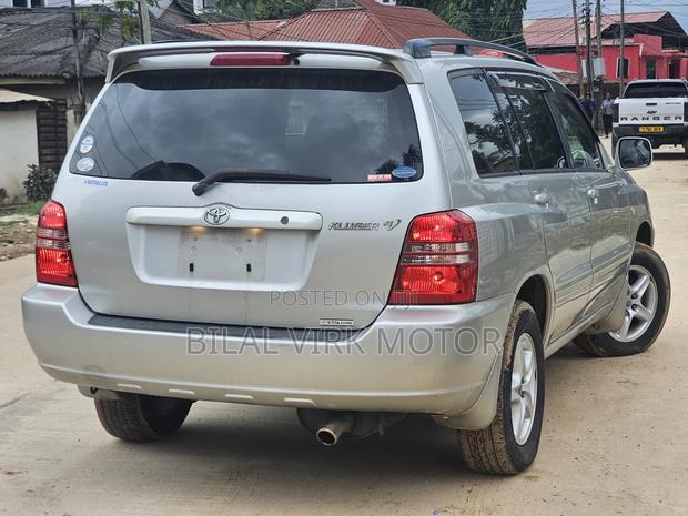 Toyota Kluger 2002 Silver