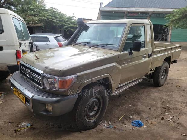 Toyota Land Cruiser 2020 Gold