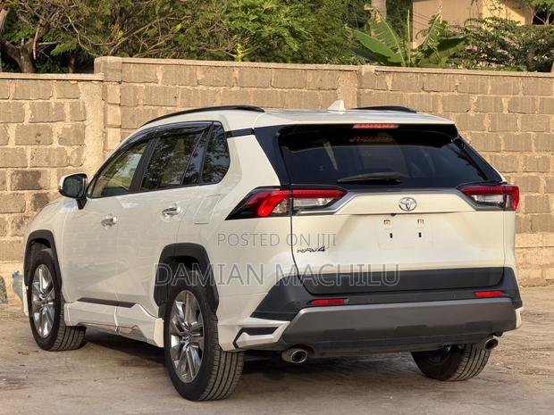 Toyota RAV4 2020 White