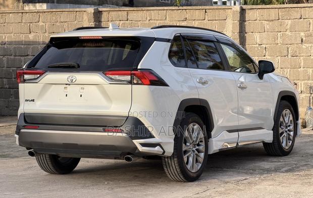 Toyota RAV4 2020 Pearl