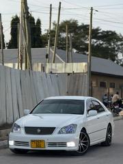Toyota Crown Royale 2005 White for sale