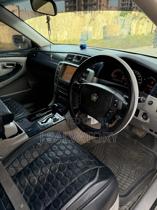 Toyota Crown Royale 2005 White