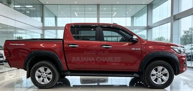 Toyota Hilux 2018 Red