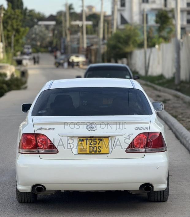 Toyota Crown 2006 White
