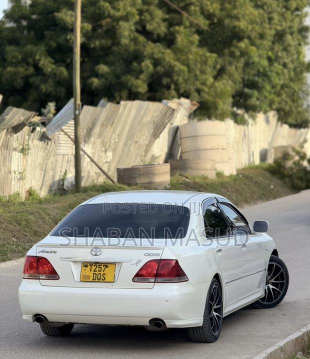 Toyota Crown 2006 White