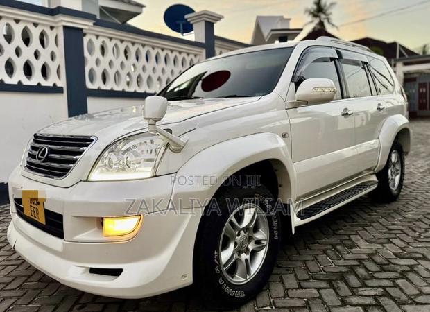 Toyota Land Cruiser Prado 2004 White