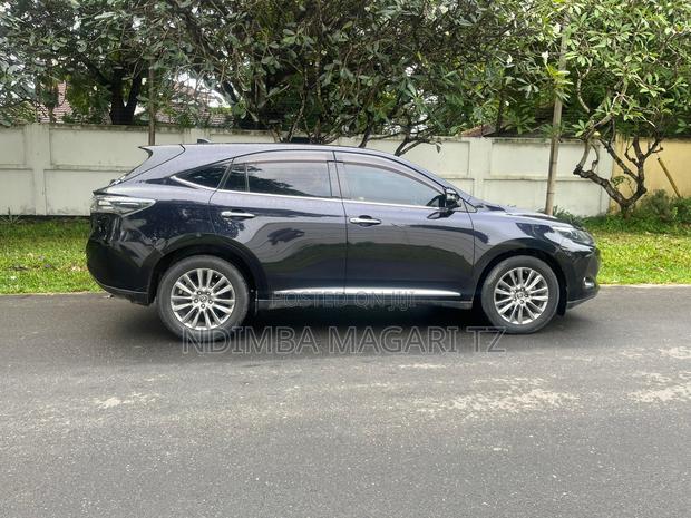 Toyota Harrier 2.0 2015 Black