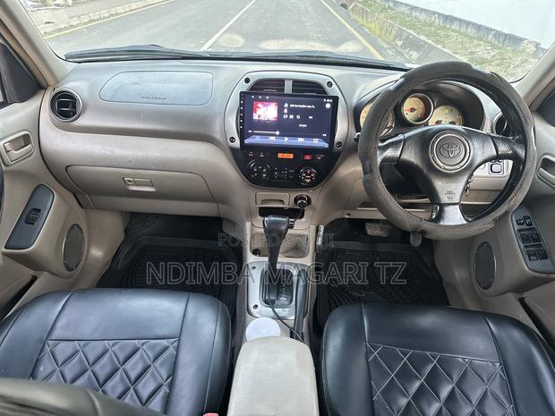 Toyota RAV4 Automatic 2003 White