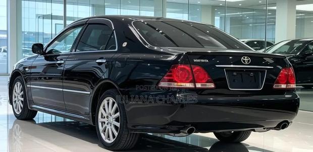 Toyota Crown 2006 Black