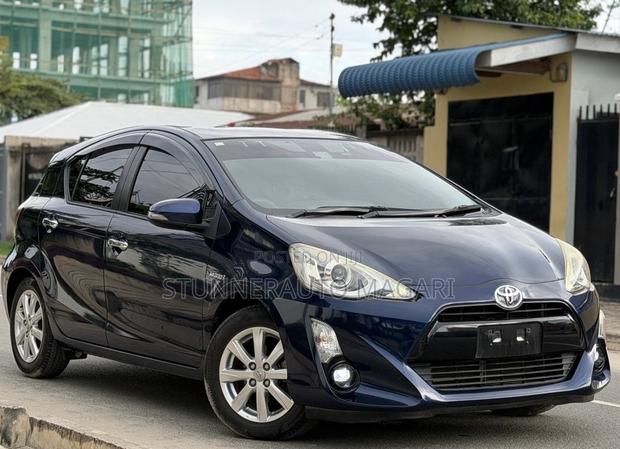 Toyota Aqua 2016 Blue
