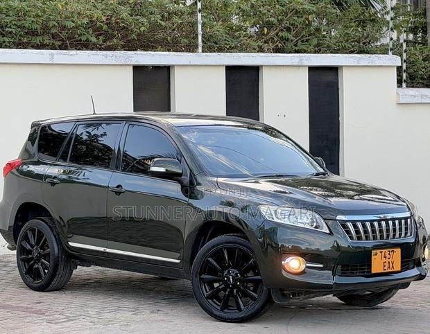 Toyota Vanguard 2010 Green