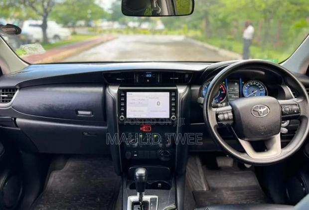 Toyota Fortuner 2023 Beige