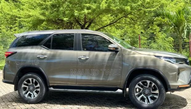 Toyota Fortuner 2023 Beige
