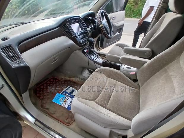 Toyota Kluger 2004 Silver