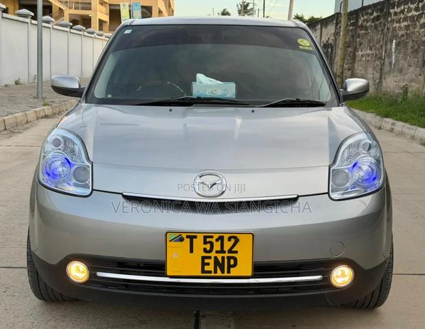 Mazda Verisa 2010