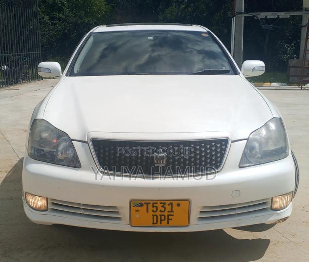 Toyota Crown 2006 White