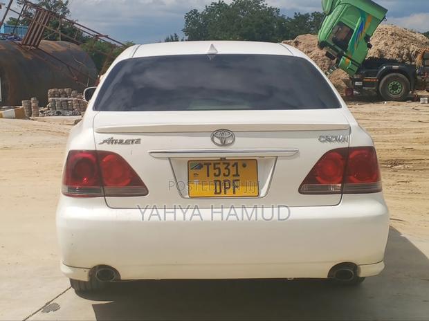 Toyota Crown 2006 White