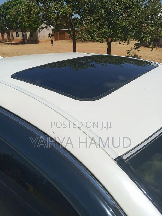 Toyota Crown 2006 White