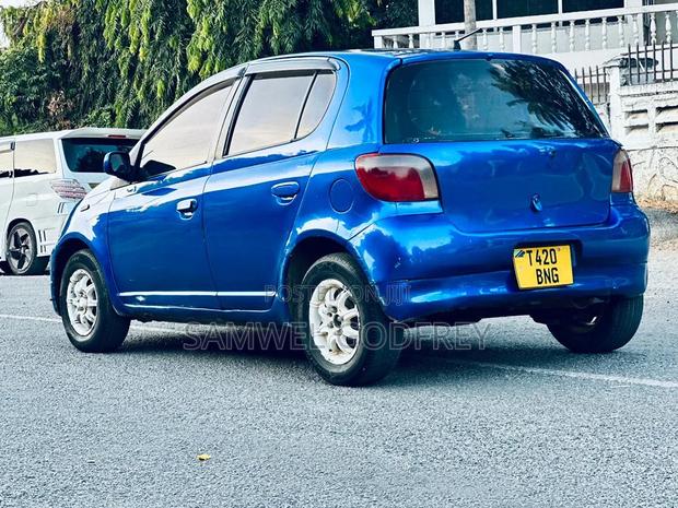 Toyota Vitz 2004 Blue