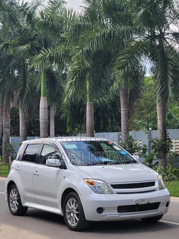 Toyota IST 2005 White