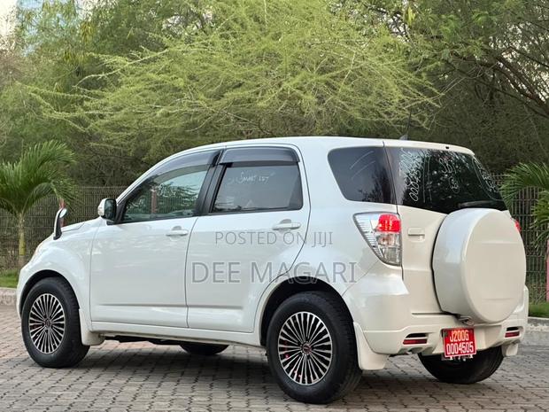Toyota Rush 2010 White