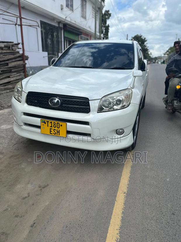 Toyota RAV4 2011 White