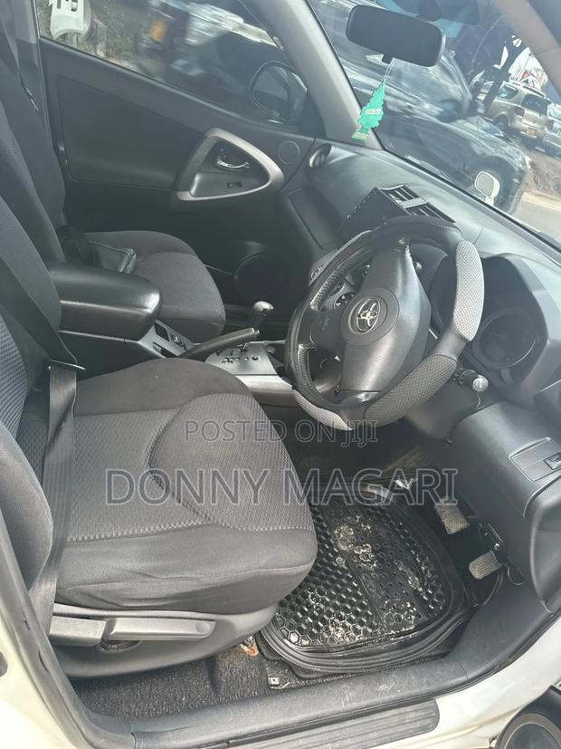 Toyota RAV4 2011 White