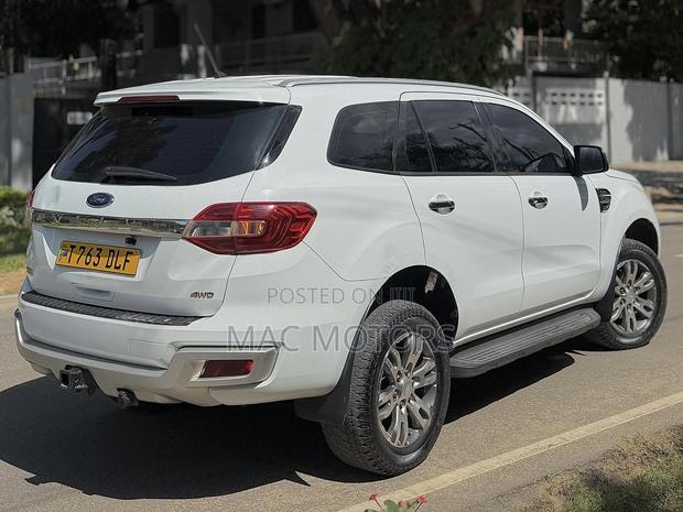 Ford Everest 2017 White