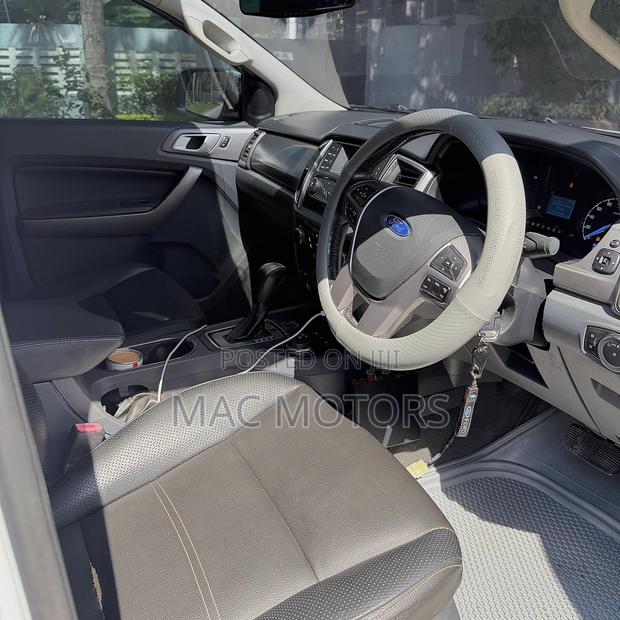 Ford Everest 2017 White