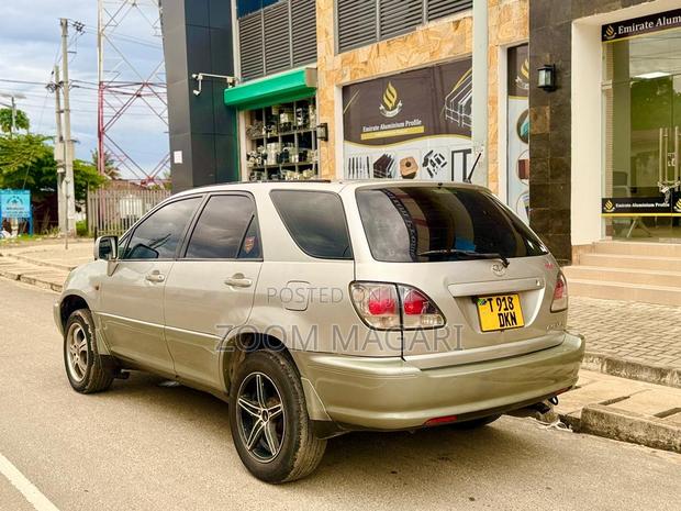Toyota Harrier 2004 Beige