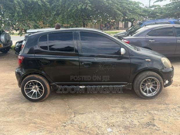 Toyota Vitz 2004 Black
