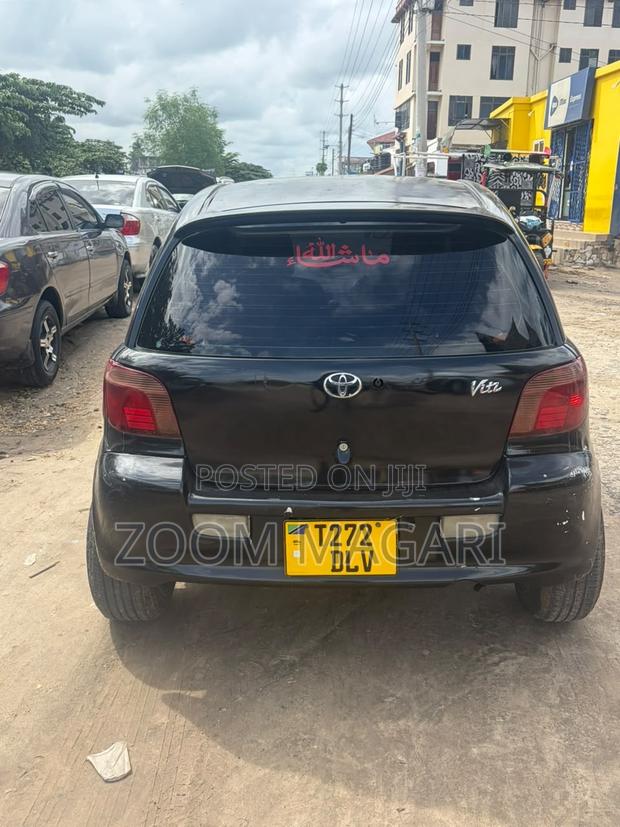 Toyota Vitz 2004 Black