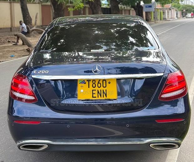 Mercedes-Benz E200 2017 Blue