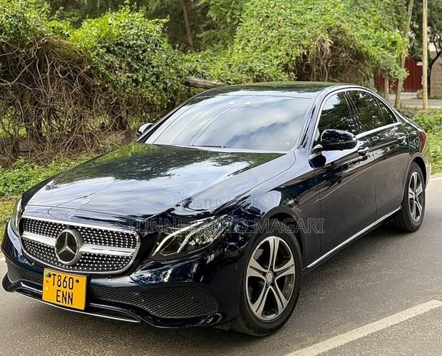 Mercedes-Benz E200 2017 Blue